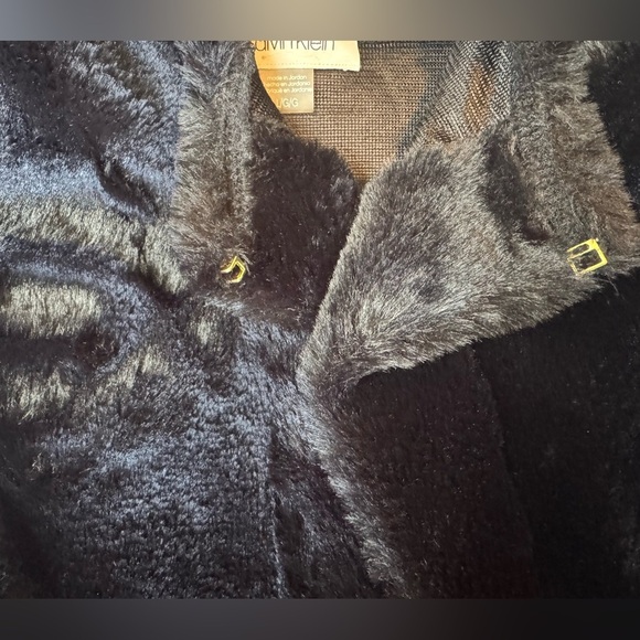 Calvin Klein Faux Fur Cape Women’s Size Large Super Soft Single Hook Closure - Picture 6 of 9